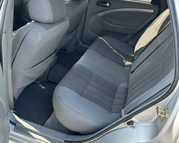 Серый Шевроле Нубира, объемом двигателя 1.8 л и пробегом 264 тыс. км за 5555 $, фото 8 на Automoto.ua