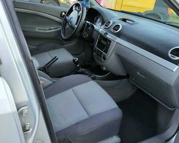 Серый Шевроле Нубира, объемом двигателя 1.8 л и пробегом 282 тыс. км за 4800 $, фото 7 на Automoto.ua