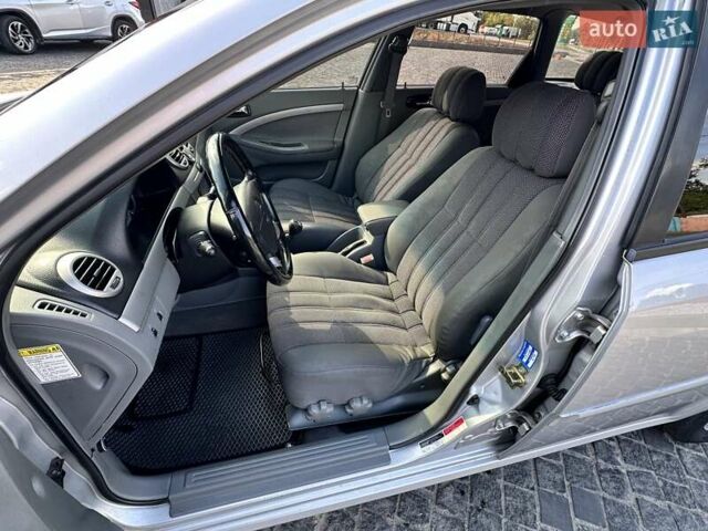 Серый Шевроле Нубира, объемом двигателя 1.8 л и пробегом 264 тыс. км за 5555 $, фото 2 на Automoto.ua