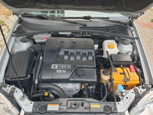 Серый Шевроле Нубира, объемом двигателя 1.6 л и пробегом 195 тыс. км за 5300 $, фото 3 на Automoto.ua