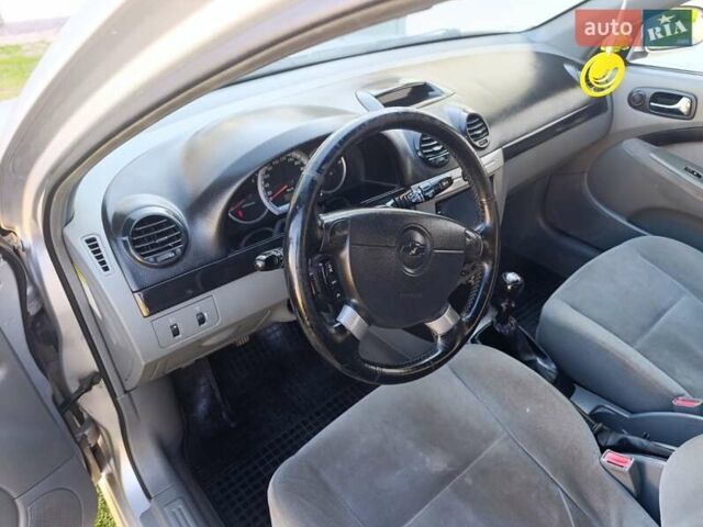 Серый Шевроле Нубира, объемом двигателя 1.6 л и пробегом 264 тыс. км за 4100 $, фото 3 на Automoto.ua