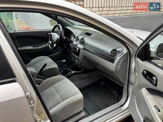 Серый Шевроле Нубира, объемом двигателя 1.6 л и пробегом 241 тыс. км за 4100 $, фото 10 на Automoto.ua