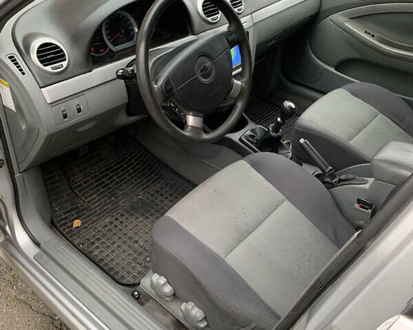 Серый Шевроле Нубира, объемом двигателя 1.8 л и пробегом 162 тыс. км за 4100 $, фото 7 на Automoto.ua