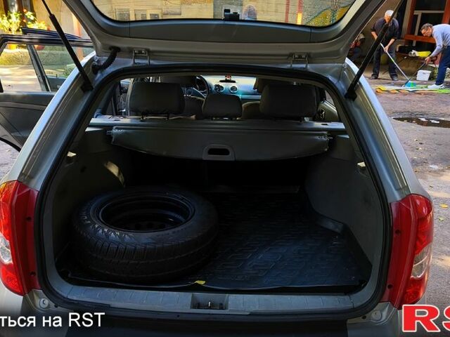 Серый Шевроле Нубира, объемом двигателя 1.8 л и пробегом 201 тыс. км за 4800 $, фото 6 на Automoto.ua