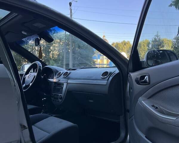 Серый Шевроле Нубира, объемом двигателя 1.8 л и пробегом 300 тыс. км за 4100 $, фото 7 на Automoto.ua