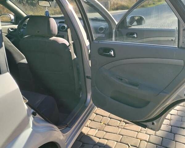 Серый Шевроле Нубира, объемом двигателя 1.6 л и пробегом 200 тыс. км за 4300 $, фото 13 на Automoto.ua