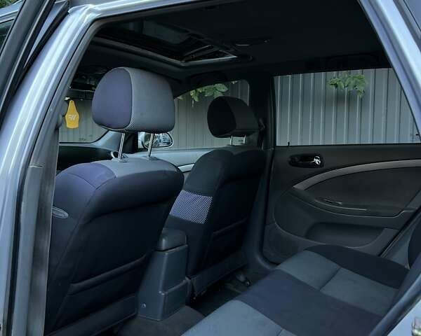 Серый Шевроле Нубира, объемом двигателя 1.8 л и пробегом 300 тыс. км за 4100 $, фото 17 на Automoto.ua