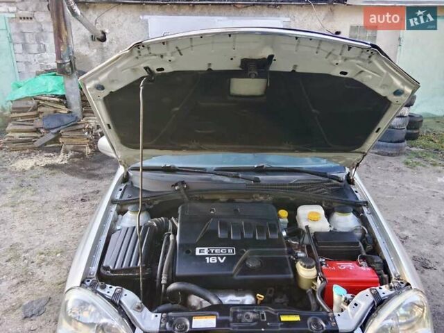 Серый Шевроле Нубира, объемом двигателя 1.6 л и пробегом 289 тыс. км за 3250 $, фото 29 на Automoto.ua