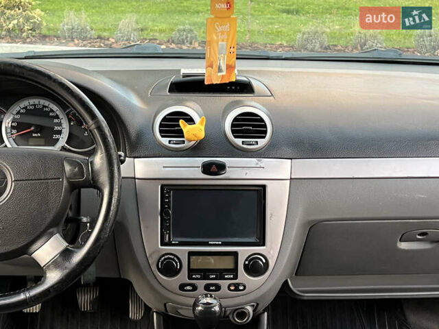 Серый Шевроле Нубира, объемом двигателя 1.8 л и пробегом 303 тыс. км за 3950 $, фото 43 на Automoto.ua