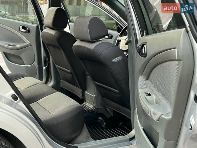 Серый Шевроле Нубира, объемом двигателя 1.8 л и пробегом 303 тыс. км за 3950 $, фото 38 на Automoto.ua