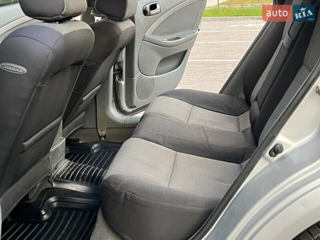 Серый Шевроле Нубира, объемом двигателя 1.8 л и пробегом 303 тыс. км за 3950 $, фото 41 на Automoto.ua