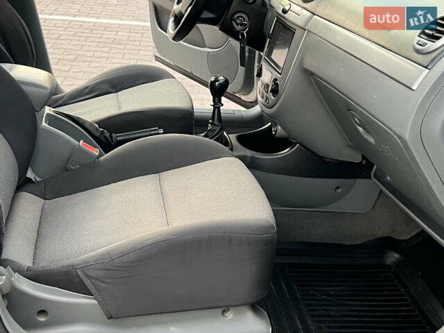 Серый Шевроле Нубира, объемом двигателя 1.8 л и пробегом 303 тыс. км за 3950 $, фото 34 на Automoto.ua