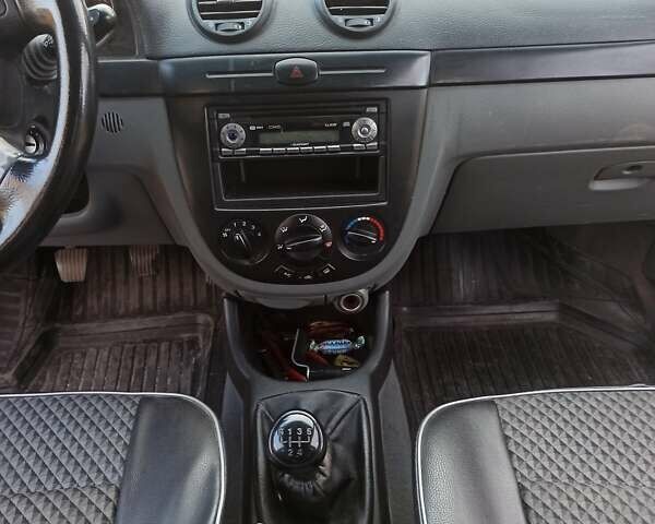 Серый Шевроле Нубира, объемом двигателя 1.6 л и пробегом 290 тыс. км за 4200 $, фото 4 на Automoto.ua