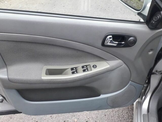 Серый Шевроле Нубира, объемом двигателя 1.8 л и пробегом 196 тыс. км за 4500 $, фото 14 на Automoto.ua