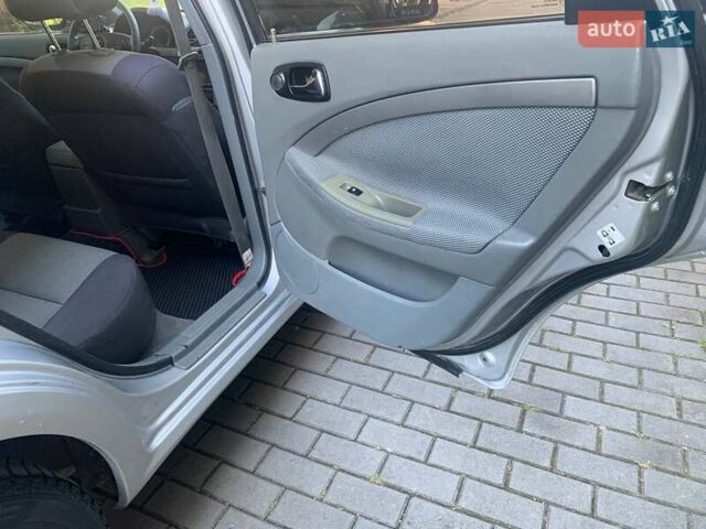 Серый Шевроле Нубира, объемом двигателя 1.99 л и пробегом 277 тыс. км за 3900 $, фото 13 на Automoto.ua