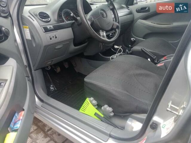 Серый Шевроле Нубира, объемом двигателя 1.6 л и пробегом 272 тыс. км за 5600 $, фото 18 на Automoto.ua