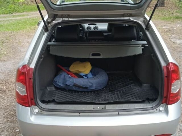 Серый Шевроле Нубира, объемом двигателя 1.8 л и пробегом 205 тыс. км за 4000 $, фото 2 на Automoto.ua