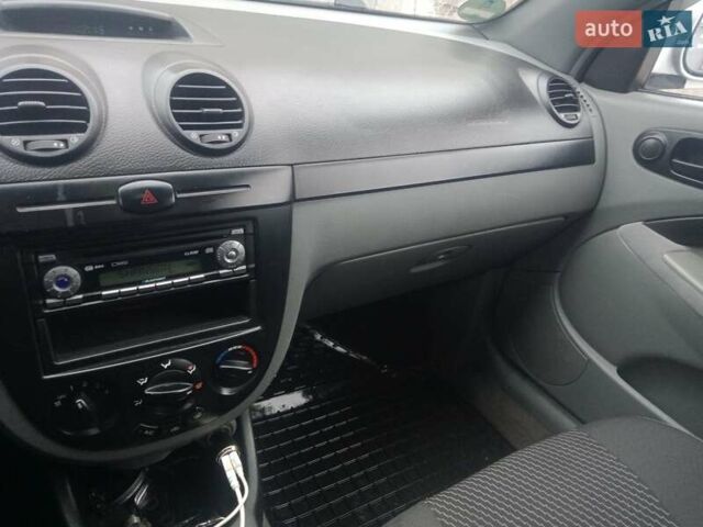 Серый Шевроле Нубира, объемом двигателя 1.6 л и пробегом 272 тыс. км за 5600 $, фото 11 на Automoto.ua