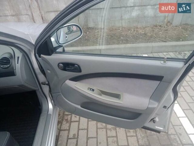 Серый Шевроле Нубира, объемом двигателя 1.6 л и пробегом 272 тыс. км за 5600 $, фото 14 на Automoto.ua