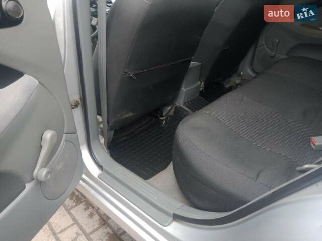 Серый Шевроле Нубира, объемом двигателя 1.6 л и пробегом 272 тыс. км за 5600 $, фото 17 на Automoto.ua