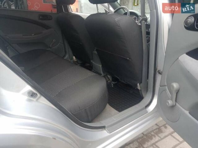 Серый Шевроле Нубира, объемом двигателя 1.6 л и пробегом 272 тыс. км за 5600 $, фото 16 на Automoto.ua