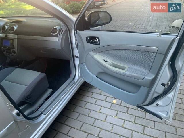 Серый Шевроле Нубира, объемом двигателя 1.99 л и пробегом 277 тыс. км за 3900 $, фото 12 на Automoto.ua