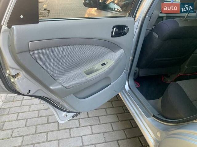 Серый Шевроле Нубира, объемом двигателя 1.99 л и пробегом 277 тыс. км за 3900 $, фото 16 на Automoto.ua
