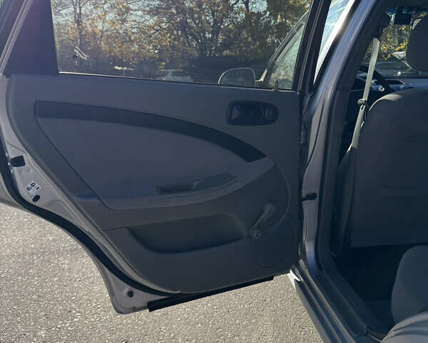 Серый Шевроле Нубира, объемом двигателя 1.6 л и пробегом 264 тыс. км за 4500 $, фото 26 на Automoto.ua