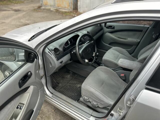 Серый Шевроле Нубира, объемом двигателя 1.6 л и пробегом 385 тыс. км за 1850 $, фото 7 на Automoto.ua