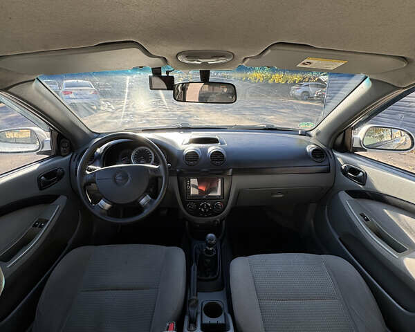 Серый Шевроле Нубира, объемом двигателя 1.6 л и пробегом 264 тыс. км за 4500 $, фото 32 на Automoto.ua