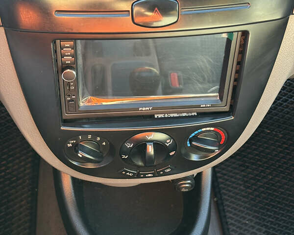 Серый Шевроле Нубира, объемом двигателя 1.6 л и пробегом 264 тыс. км за 4500 $, фото 37 на Automoto.ua