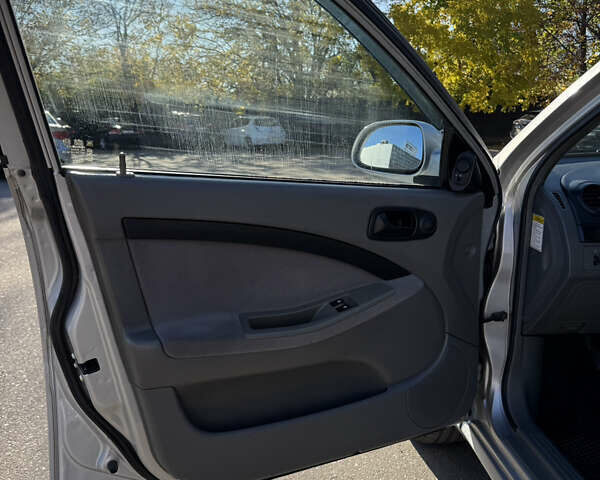 Серый Шевроле Нубира, объемом двигателя 1.6 л и пробегом 264 тыс. км за 4500 $, фото 22 на Automoto.ua