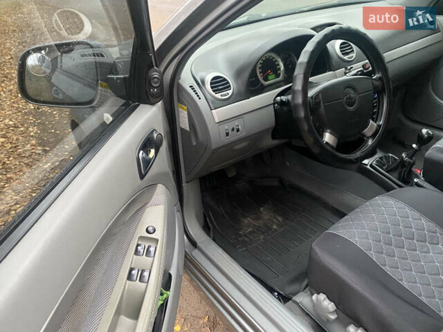 Серый Шевроле Нубира, объемом двигателя 1.6 л и пробегом 198 тыс. км за 5600 $, фото 10 на Automoto.ua