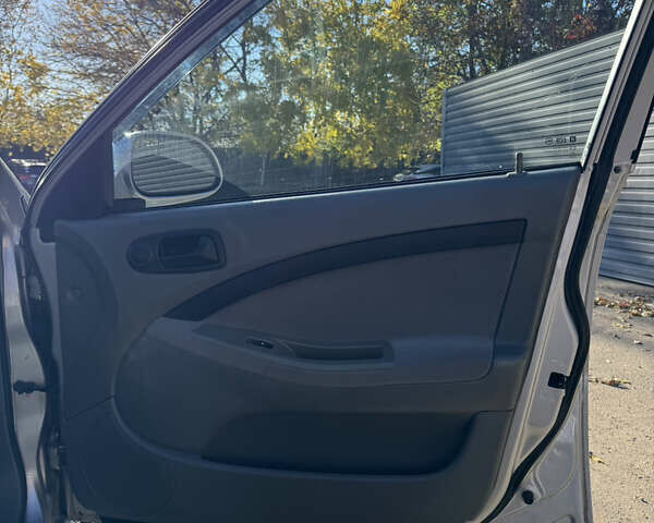 Серый Шевроле Нубира, объемом двигателя 1.6 л и пробегом 264 тыс. км за 4500 $, фото 24 на Automoto.ua