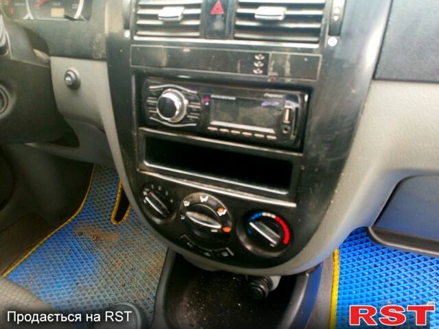 Синий Шевроле Нубира, объемом двигателя 1.8 л и пробегом 300 тыс. км за 2500 $, фото 2 на Automoto.ua