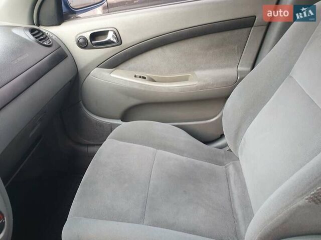 Синий Шевроле Нубира, объемом двигателя 1.6 л и пробегом 250 тыс. км за 3200 $, фото 10 на Automoto.ua