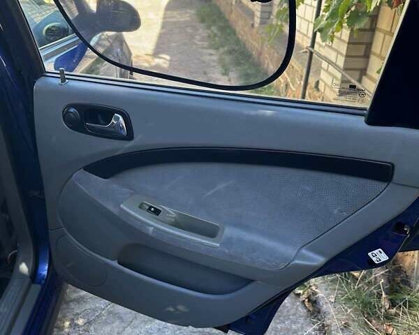 Синий Шевроле Нубира, объемом двигателя 1.6 л и пробегом 144 тыс. км за 5550 $, фото 18 на Automoto.ua