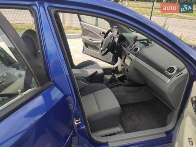 Синий Шевроле Нубира, объемом двигателя 1.8 л и пробегом 227 тыс. км за 5899 $, фото 16 на Automoto.ua