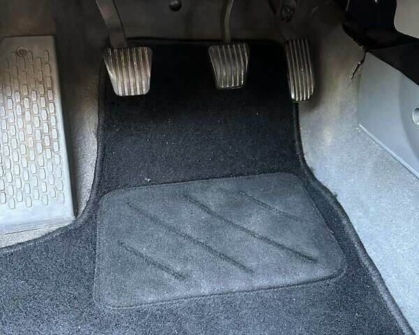 Синий Шевроле Нубира, объемом двигателя 1.6 л и пробегом 144 тыс. км за 5550 $, фото 6 на Automoto.ua