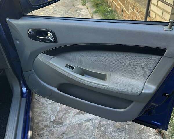 Синий Шевроле Нубира, объемом двигателя 1.6 л и пробегом 144 тыс. км за 5550 $, фото 9 на Automoto.ua