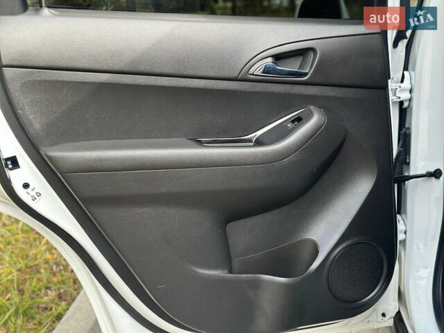 Белый Шевроле Орландо, объемом двигателя 2 л и пробегом 219 тыс. км за 9600 $, фото 22 на Automoto.ua