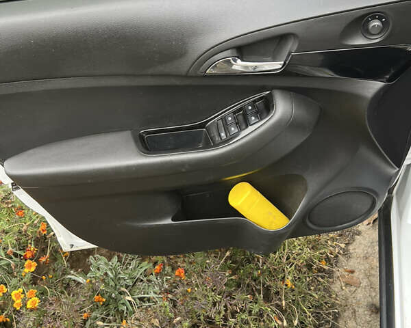 Белый Шевроле Орландо, объемом двигателя 1.8 л и пробегом 280 тыс. км за 7800 $, фото 13 на Automoto.ua