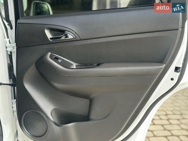 Белый Шевроле Орландо, объемом двигателя 2 л и пробегом 219 тыс. км за 9600 $, фото 26 на Automoto.ua