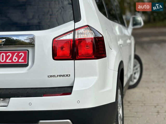 Белый Шевроле Орландо, объемом двигателя 2 л и пробегом 219 тыс. км за 9600 $, фото 8 на Automoto.ua