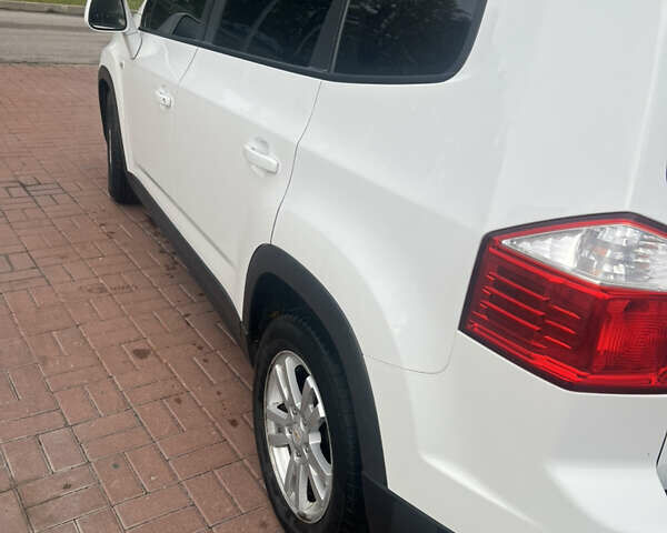 Белый Шевроле Орландо, объемом двигателя 1.8 л и пробегом 280 тыс. км за 7800 $, фото 5 на Automoto.ua