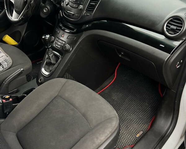 Белый Шевроле Орландо, объемом двигателя 1.8 л и пробегом 280 тыс. км за 7800 $, фото 10 на Automoto.ua