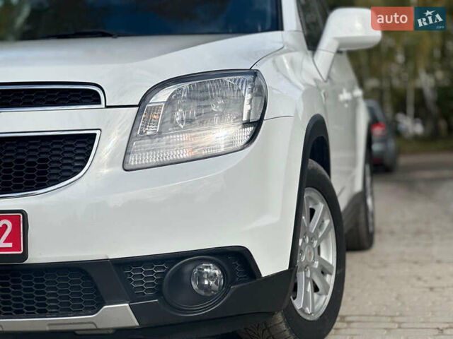 Белый Шевроле Орландо, объемом двигателя 2 л и пробегом 219 тыс. км за 9600 $, фото 5 на Automoto.ua