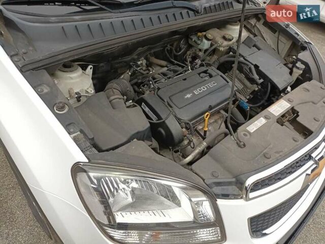 Белый Шевроле Орландо, объемом двигателя 1.8 л и пробегом 180 тыс. км за 8900 $, фото 32 на Automoto.ua