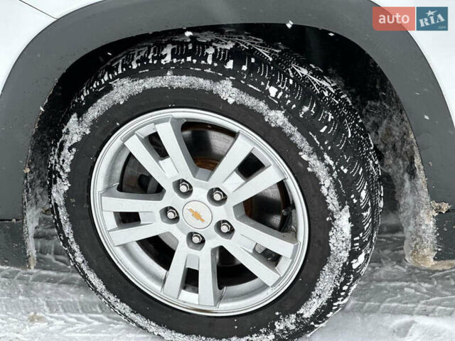 Білий Шевроле Орландо, об'ємом двигуна 0 л та пробігом 219 тис. км за 9400 $, фото 6 на Automoto.ua