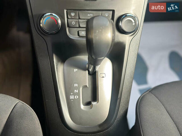 Белый Шевроле Орландо, объемом двигателя 2 л и пробегом 219 тыс. км за 9600 $, фото 14 на Automoto.ua